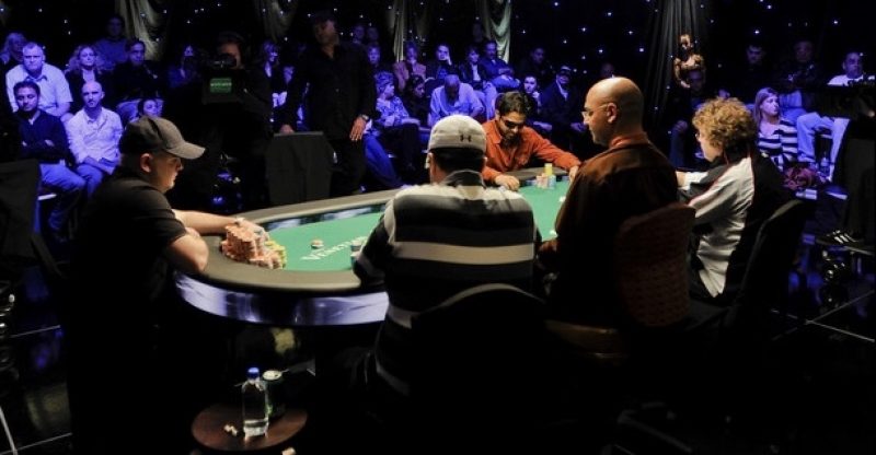 situs poker online